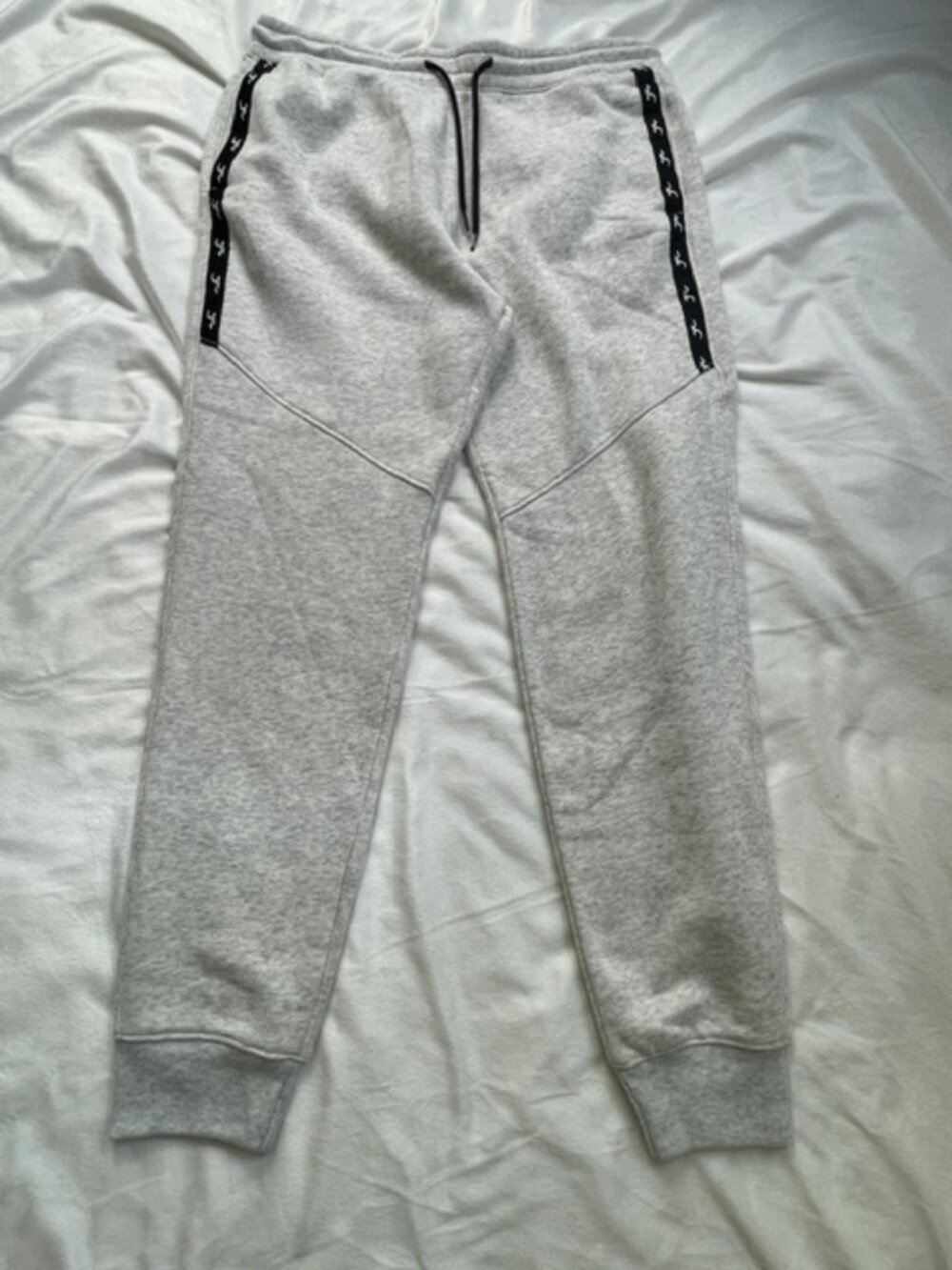 Hollister Men's Stretchable Drawstring Skinny Jogger Pants,Gray, Size L